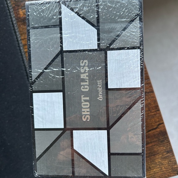 Onebttl shot glass set of 2 with the letter R on them. - Picture 4 of 4